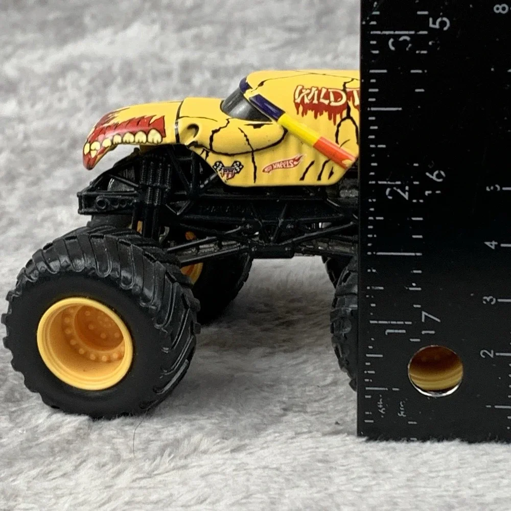 Hot Wheels Monster Trucks lot of 2 Trucks 1:64 Zombie & Wild Thang Preowned